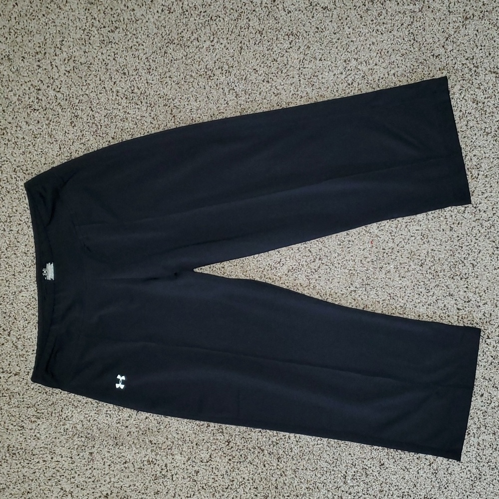 Under Armour Sport Straight Leg Cropped Athletic Yoga Pants